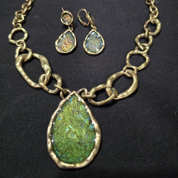 AVON Necklace and Earrings Set - Picture 1 of 3